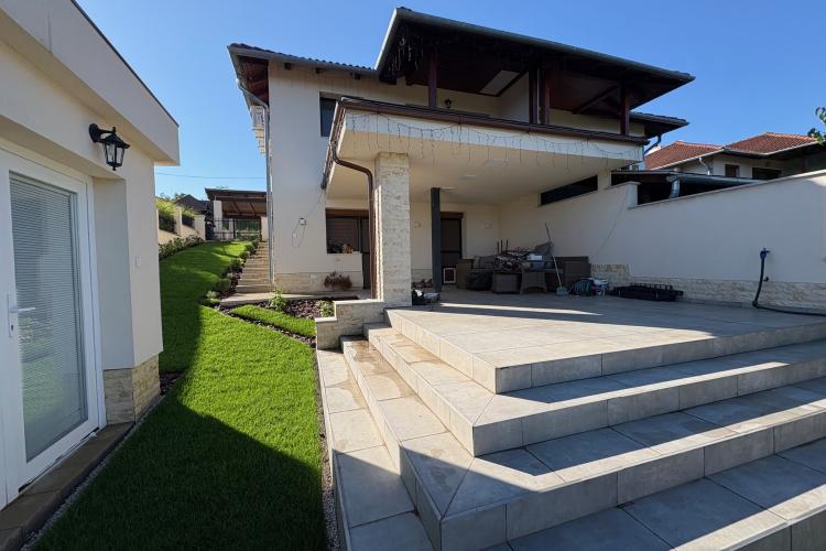 Csodás környezetben, természet közeli igényes ikerház