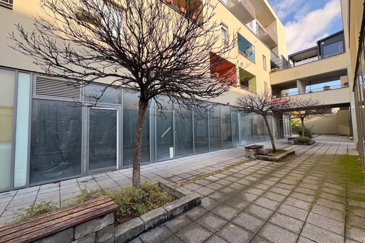 Kíváló lehetőség Esztergom belvárosában, bankfiókok környezetében