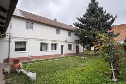 Nagy telek a belváros szívében